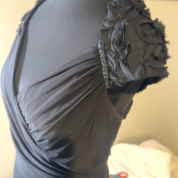 Elegant Black Evening Dress - Picture 2 of 8